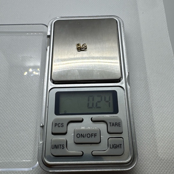 14k Yellow Gold Diamond Solitaire Pendant Round 4 Prong, 0.15 TCW, 0.24g - Picture 12 of 15